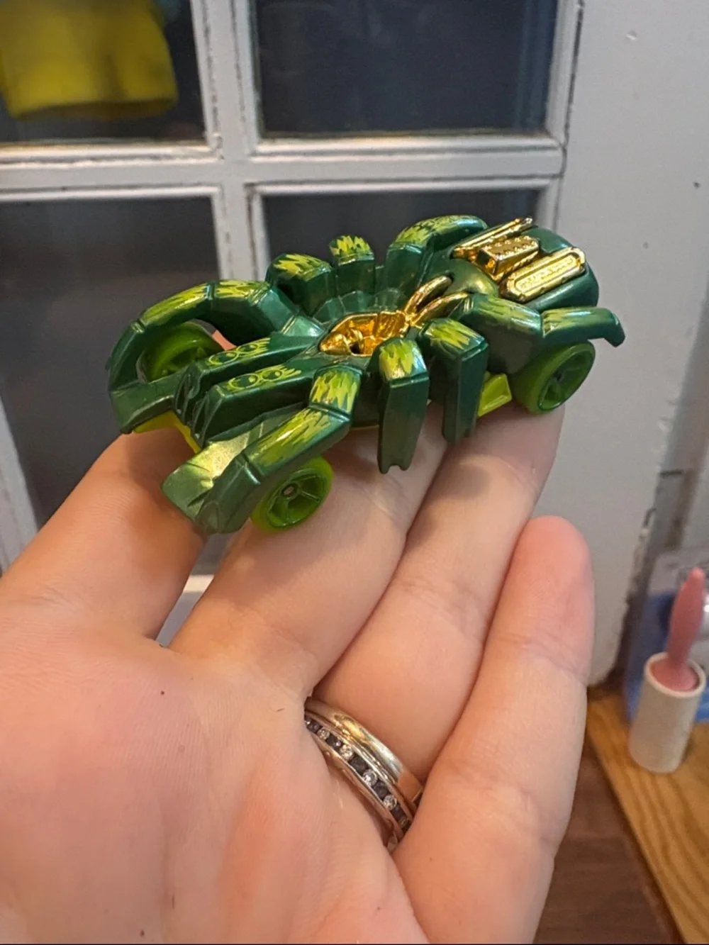 Mattel Hot Wheels Speed Spider Diecast Car 1:64 Green/Gold Spider Theme 2015